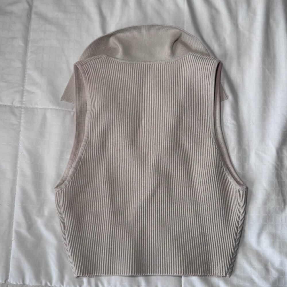 Aritzia Babaton Sculpt Knit Open Collar Sleeveless Polo in Beige Size Small - Picture 2 of 3